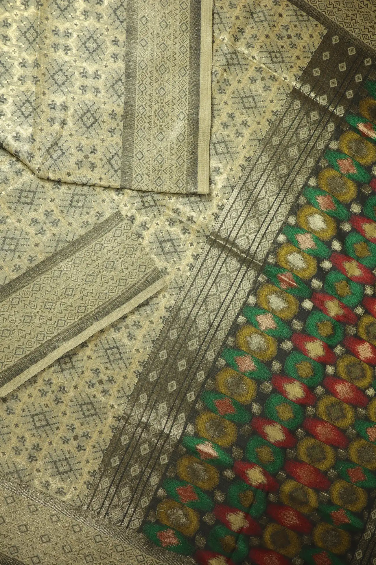 grey-diamoned-flower-fancy-saree-fs000038-b