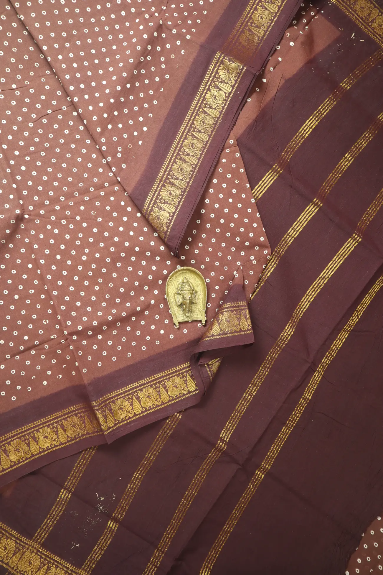 coffee-brown-dots-peacock-madurai-sungudi-saree-ss006632-a