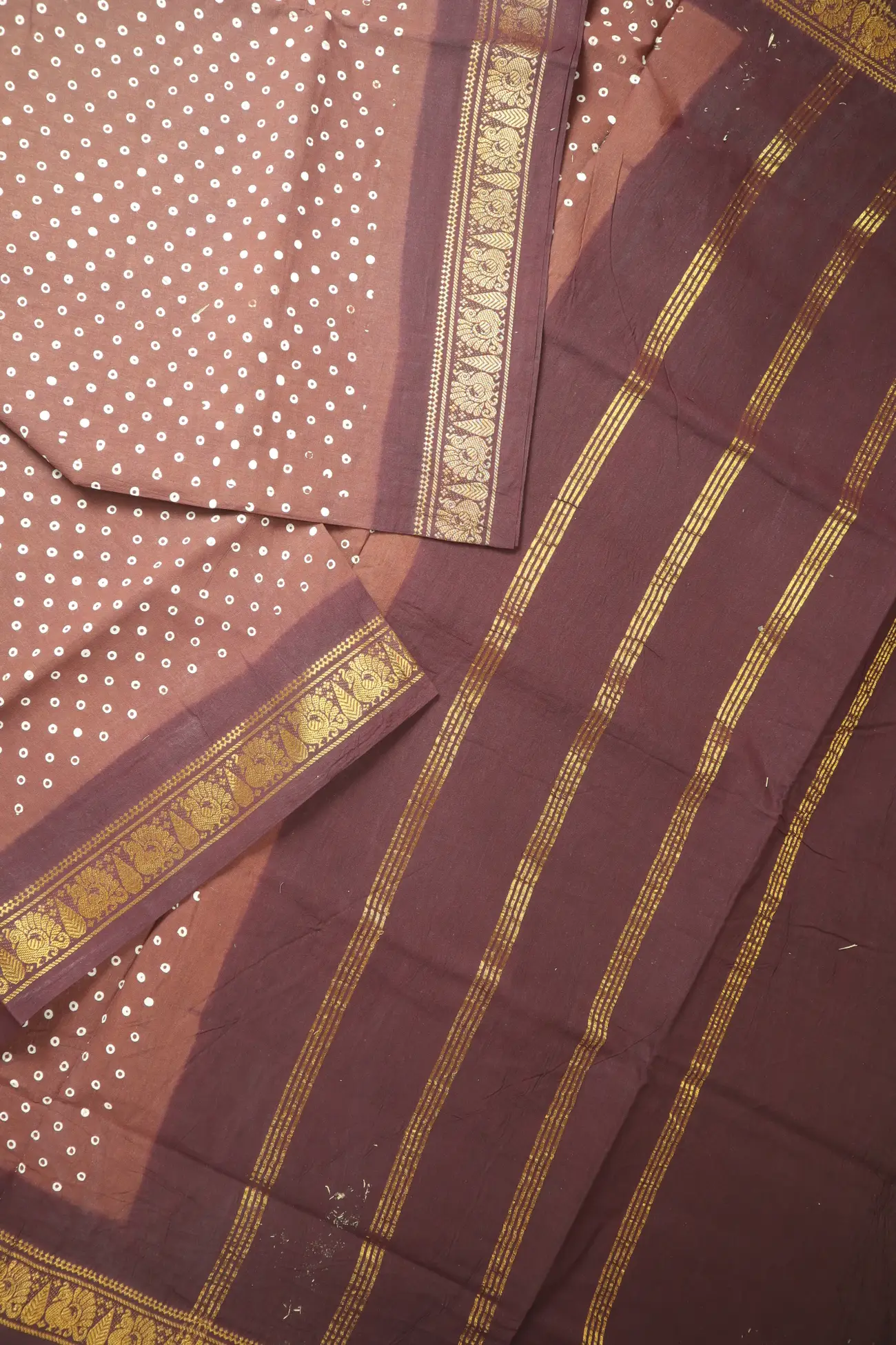 coffee-brown-dots-peacock-madurai-sungudi-saree-ss006632-b