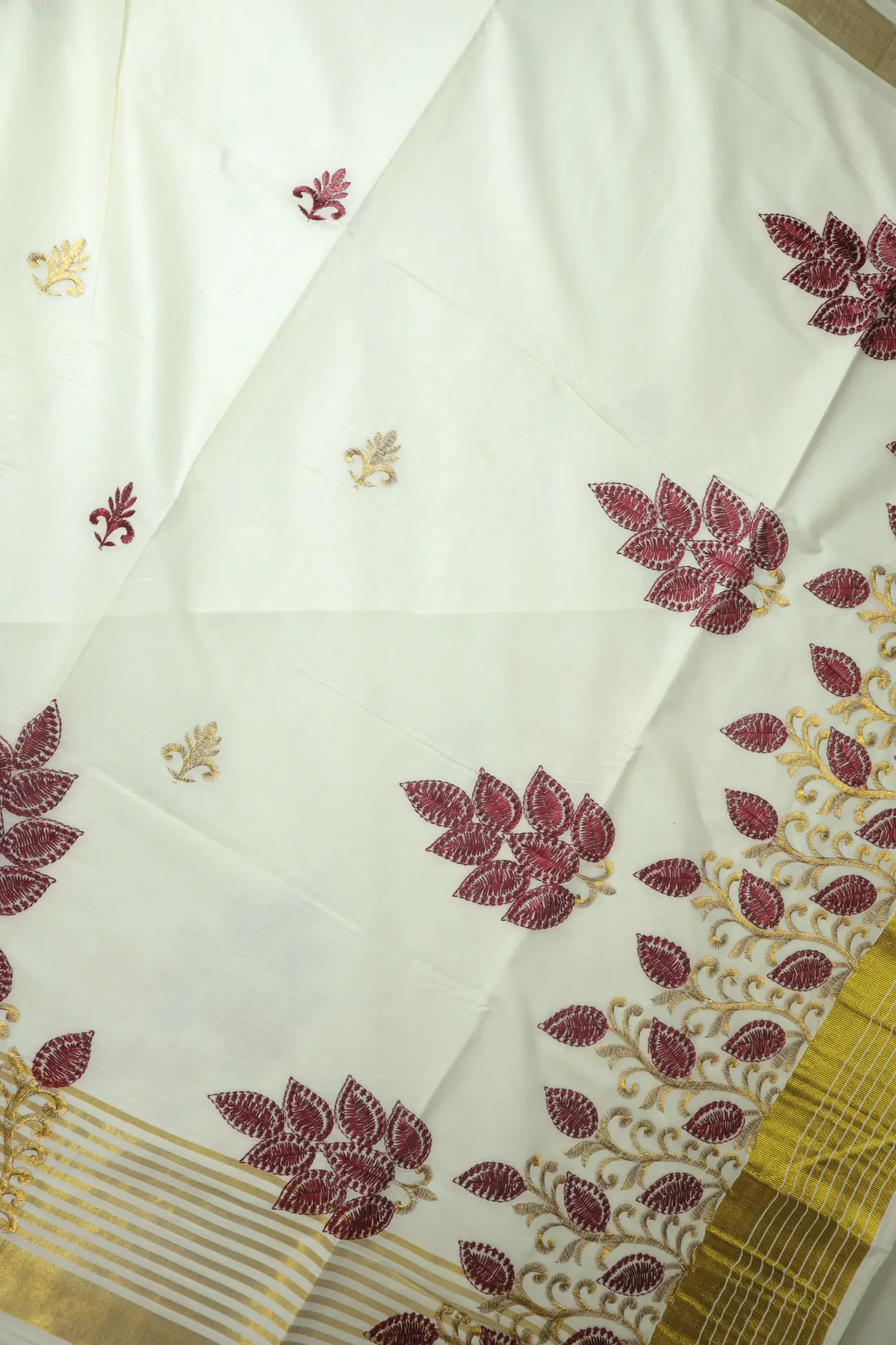 off-white-flower-kerala-saree-kls000253-c