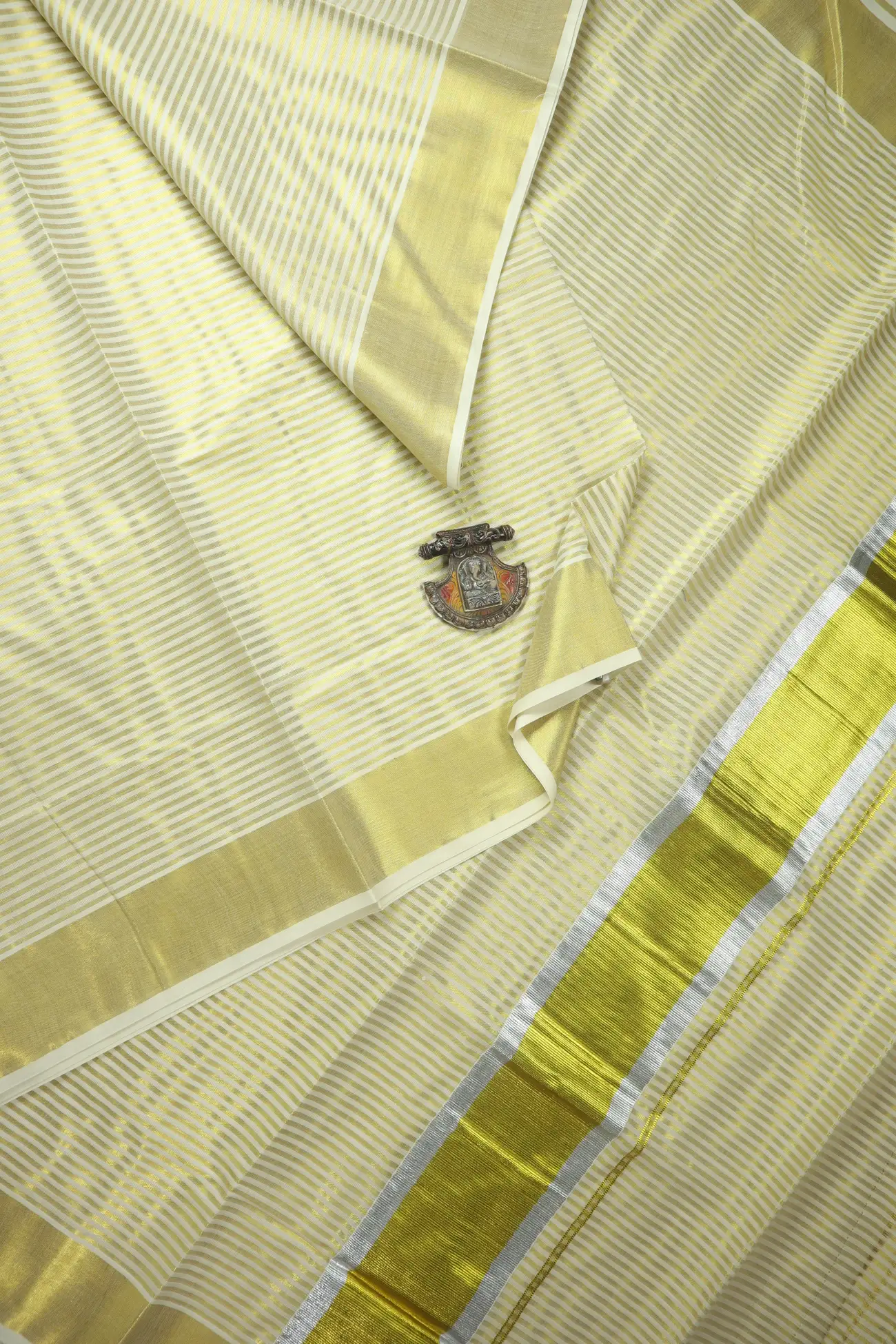 off-white-horizontal-stripes-kerala-saree-kls000243-a
