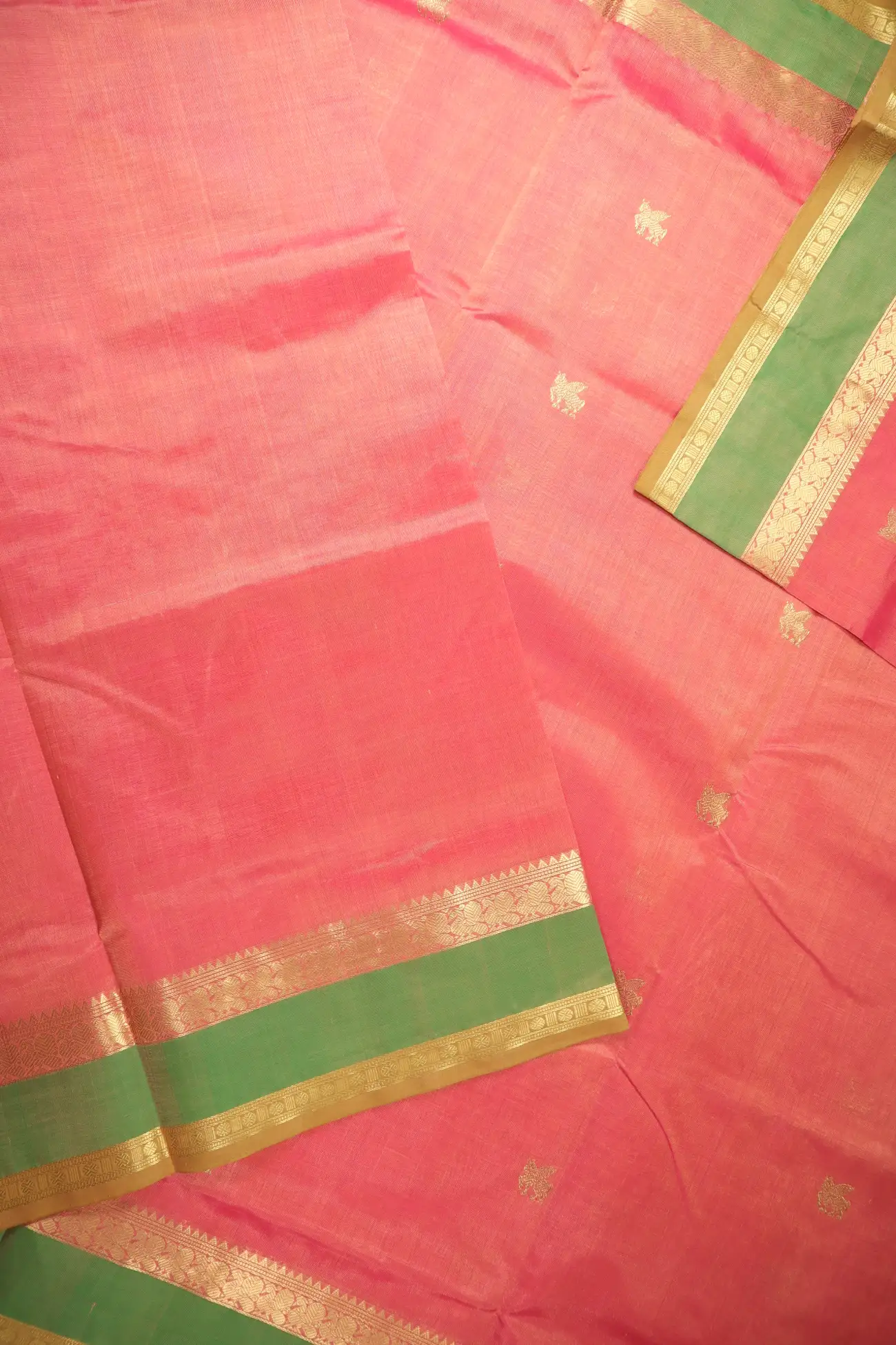 coral-peacock-unicorn-kanchi-silk-cotton-saree-sc003189-e
