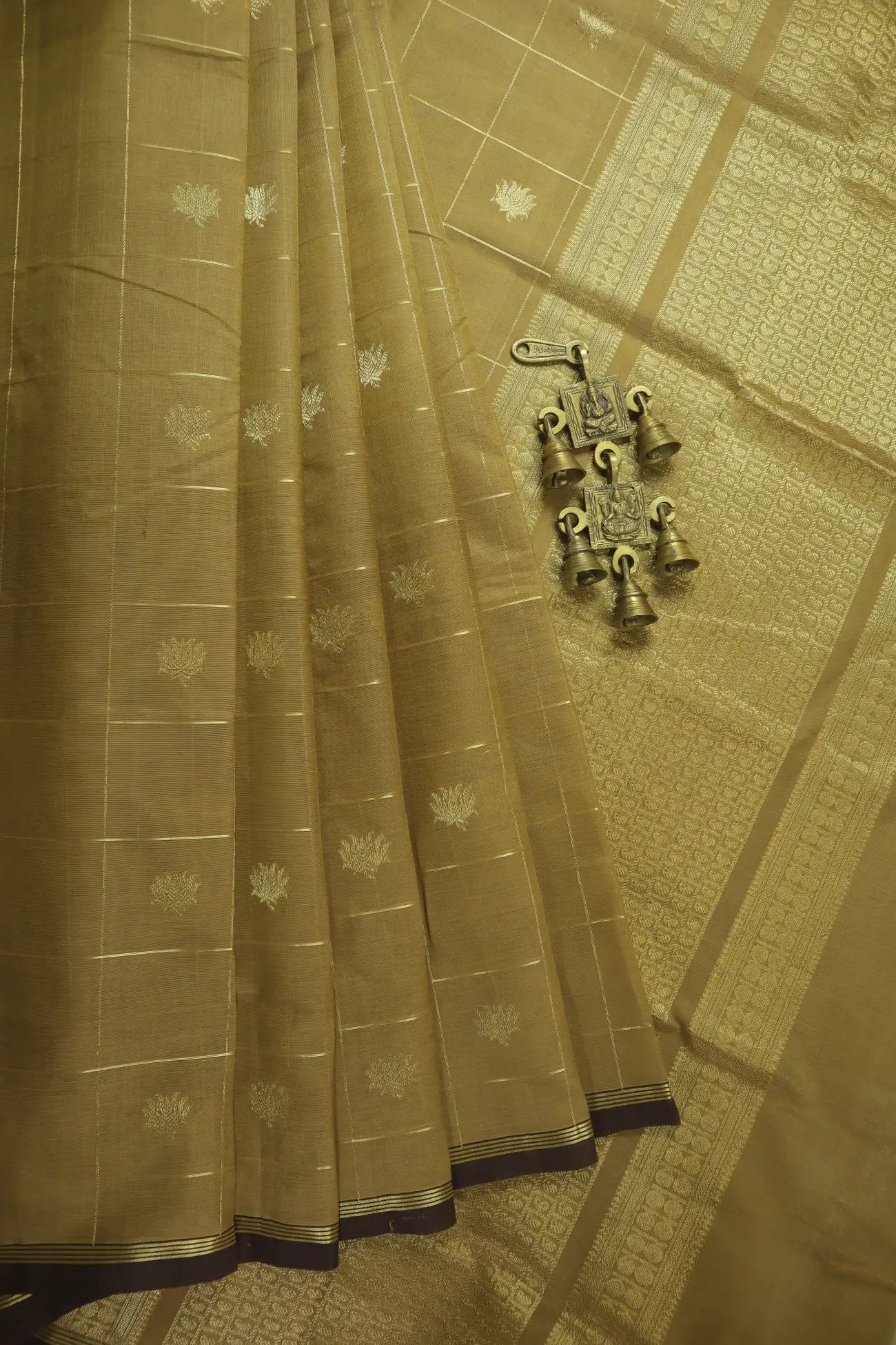 beige-lotus-checked-kanchi-silk-cotton-saree-sc003175-a
