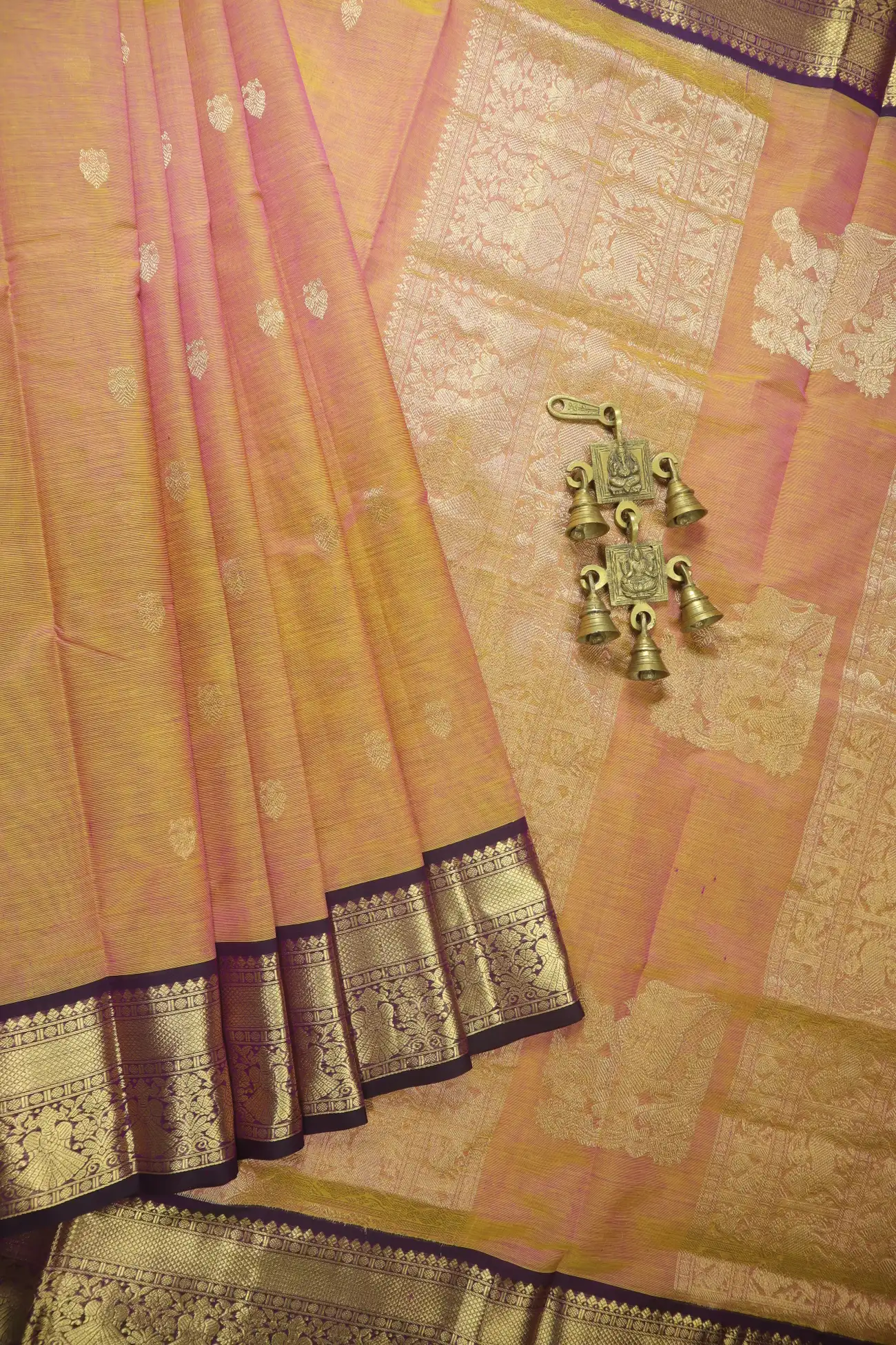 gold-iruthalai-pakshi-veera-shivaji-flower-kanchi-silk-cotton-saree-sc003237-a