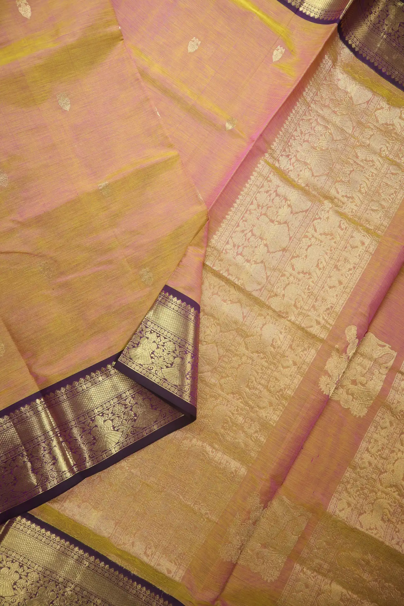 gold-iruthalai-pakshi-veera-shivaji-flower-kanchi-silk-cotton-saree-sc003237-b