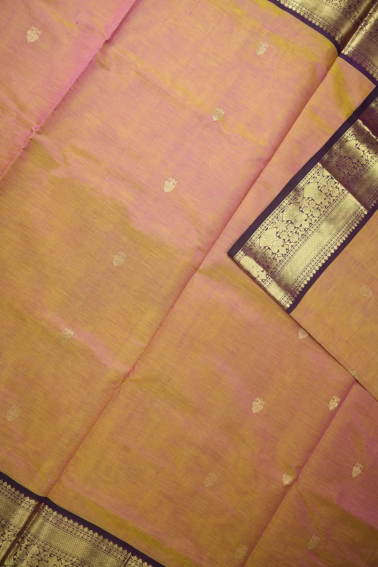 gold-iruthalai-pakshi-veera-shivaji-flower-kanchi-silk-cotton-saree-sc003237-c