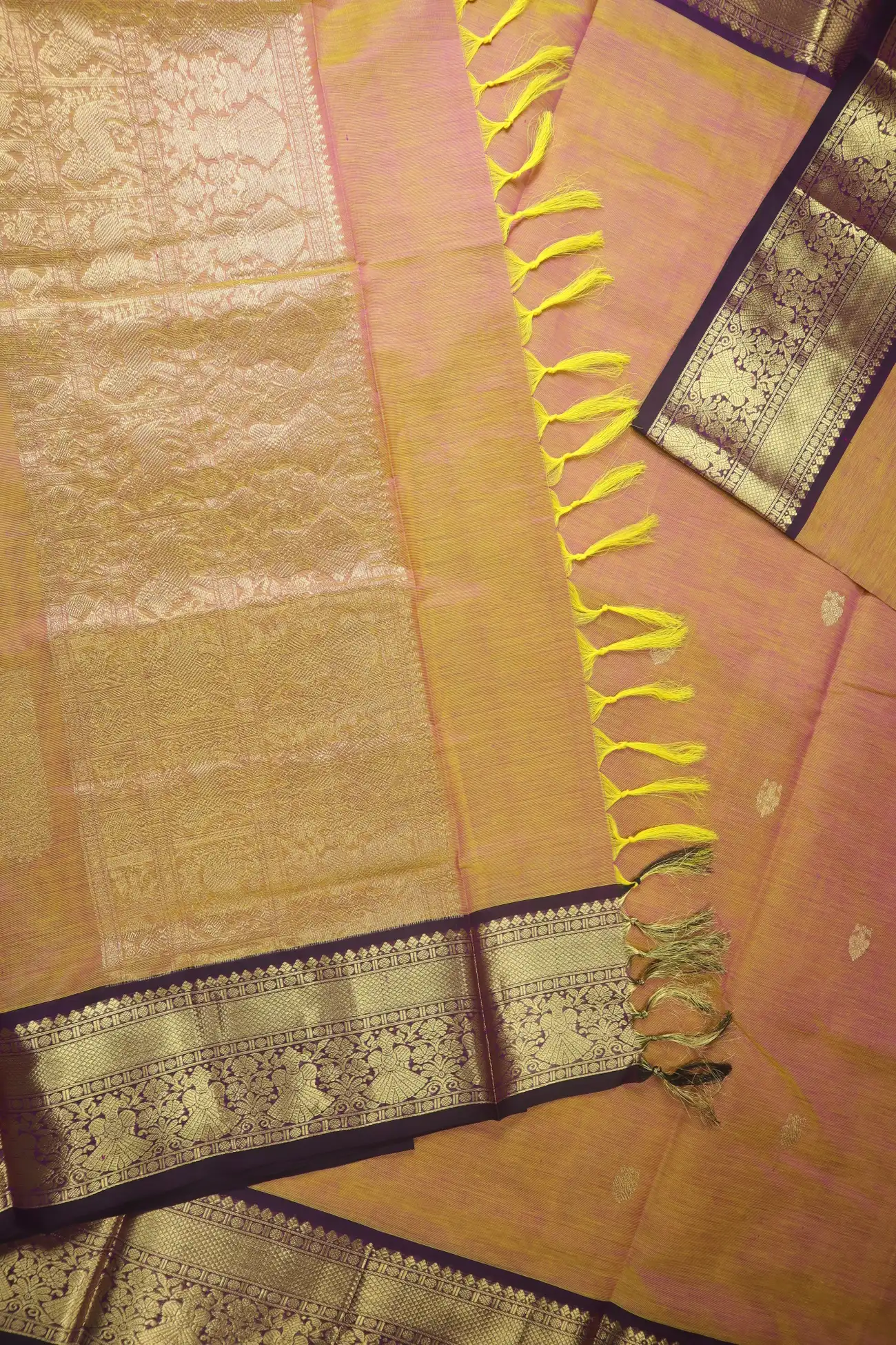 gold-iruthalai-pakshi-veera-shivaji-flower-kanchi-silk-cotton-saree-sc003237-d