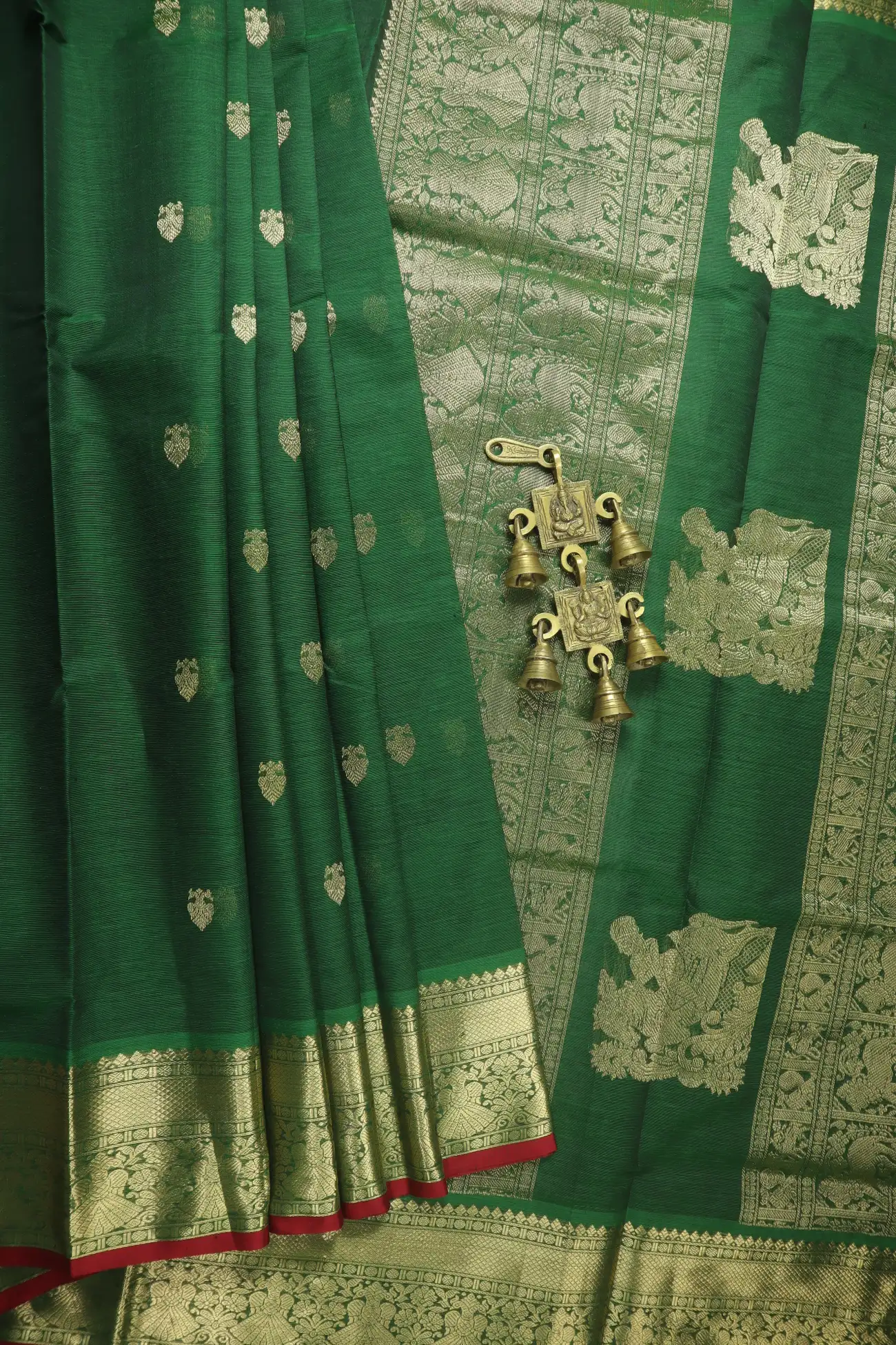 dark-green-iruthalai-pakshi-flower-ruthratcham-kanchi-silk-cotton-saree-sc003236-a
