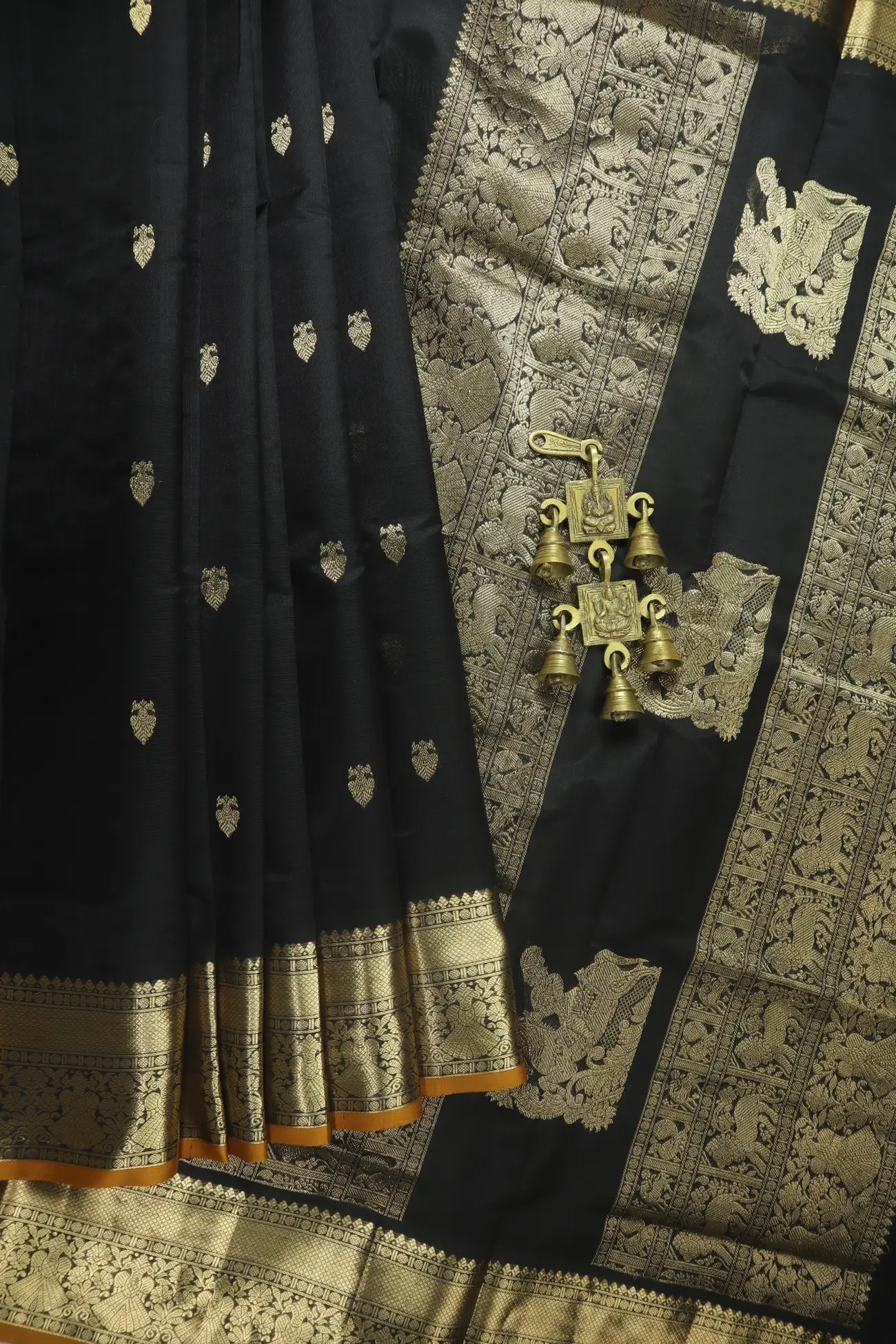 black-ruthratcham-iruthalai-pakshi-peacock-kanchi-silk-cotton-saree-sc003235-a