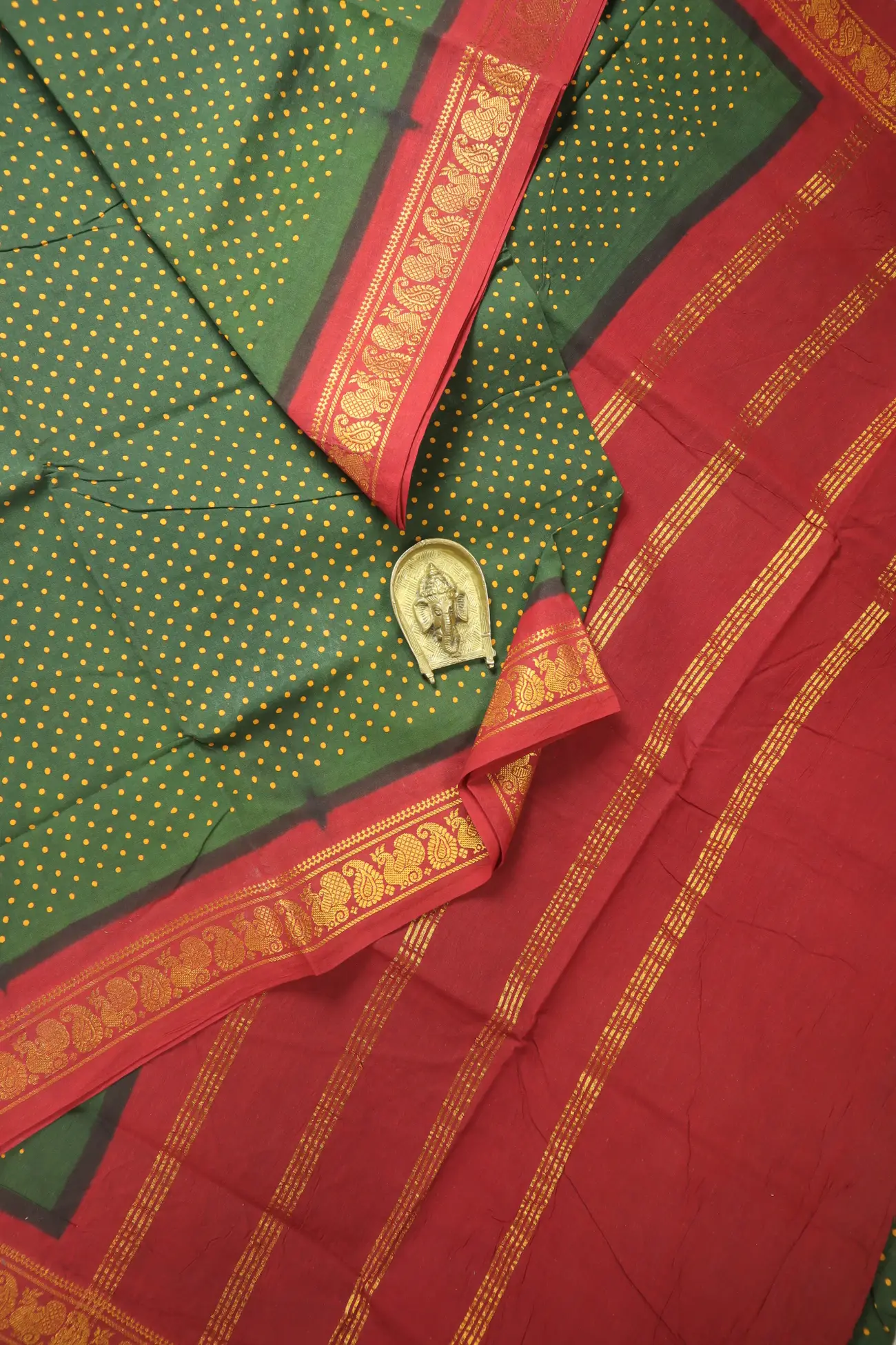dark-green-peacock-mango-madurai-sungudi-saree-ss006610-a