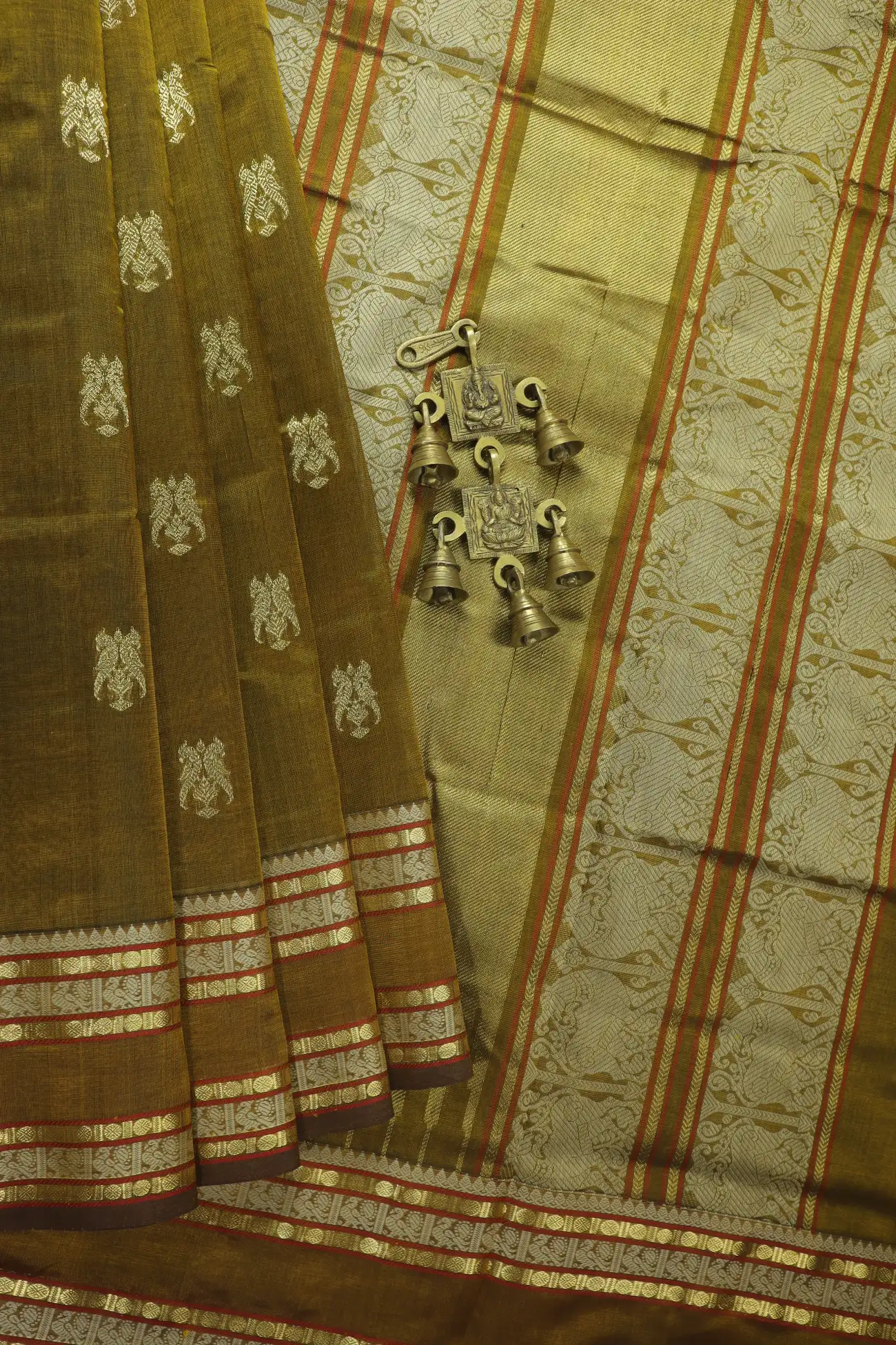 olive-rettai-pettu-ruthratcham-parrot-kanchi-silk-cotton-saree-sc003186-a