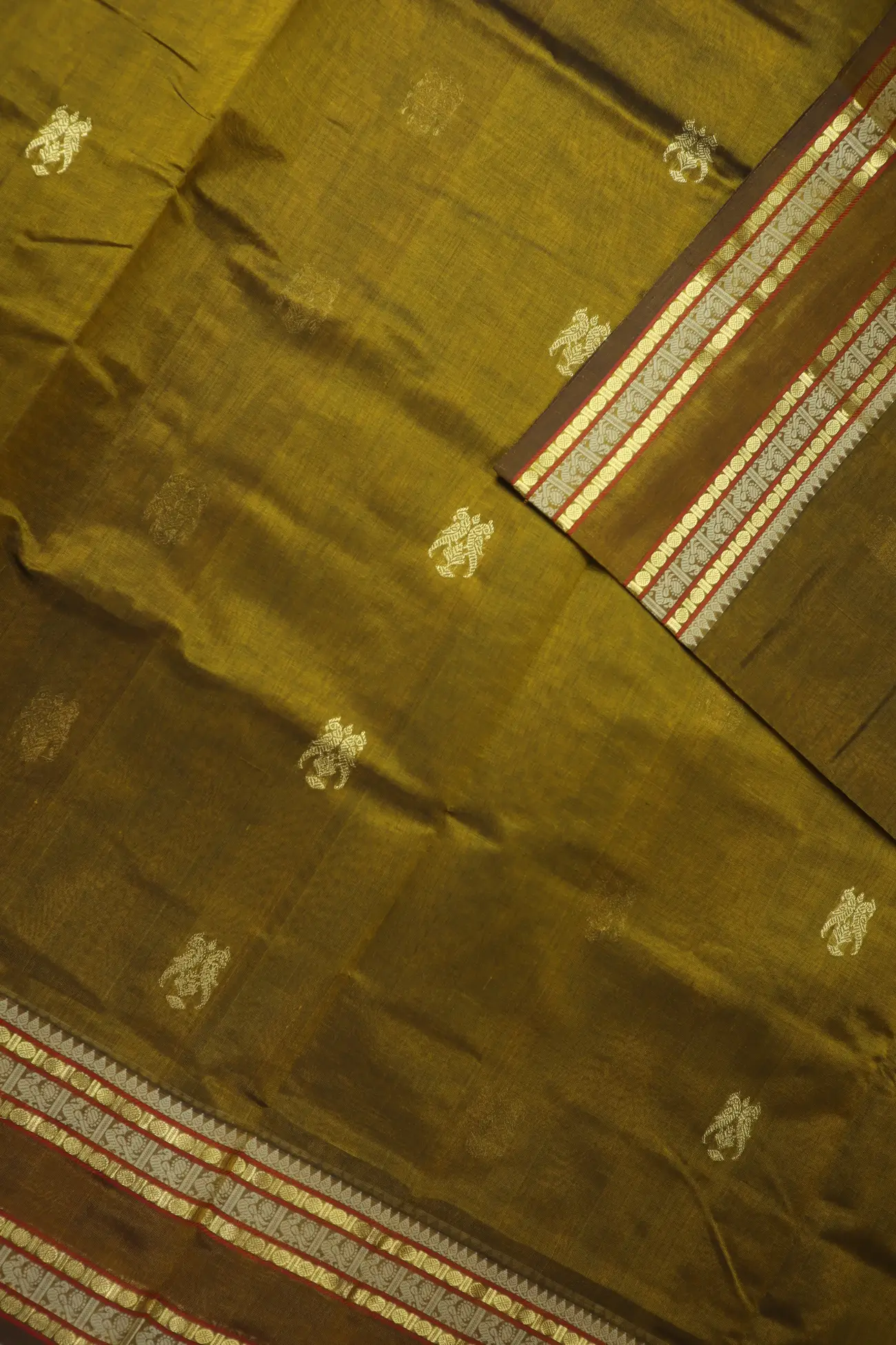 olive-rettai-pettu-ruthratcham-parrot-kanchi-silk-cotton-saree-sc003186-c