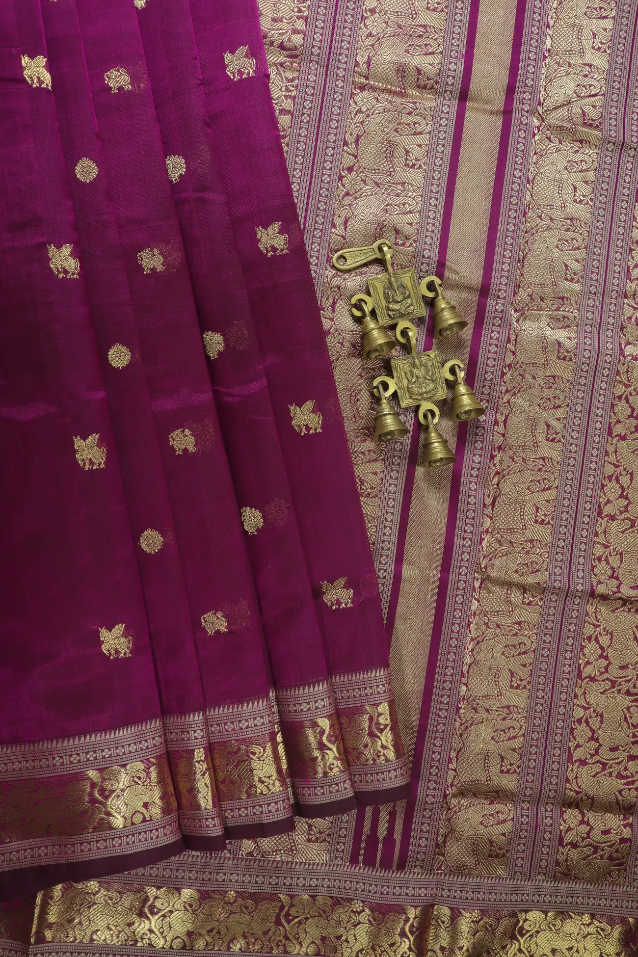 magenta-kamalam-butta-peacock-yazhi-horse-kanchi-silk-cotton-saree-sc003202-a