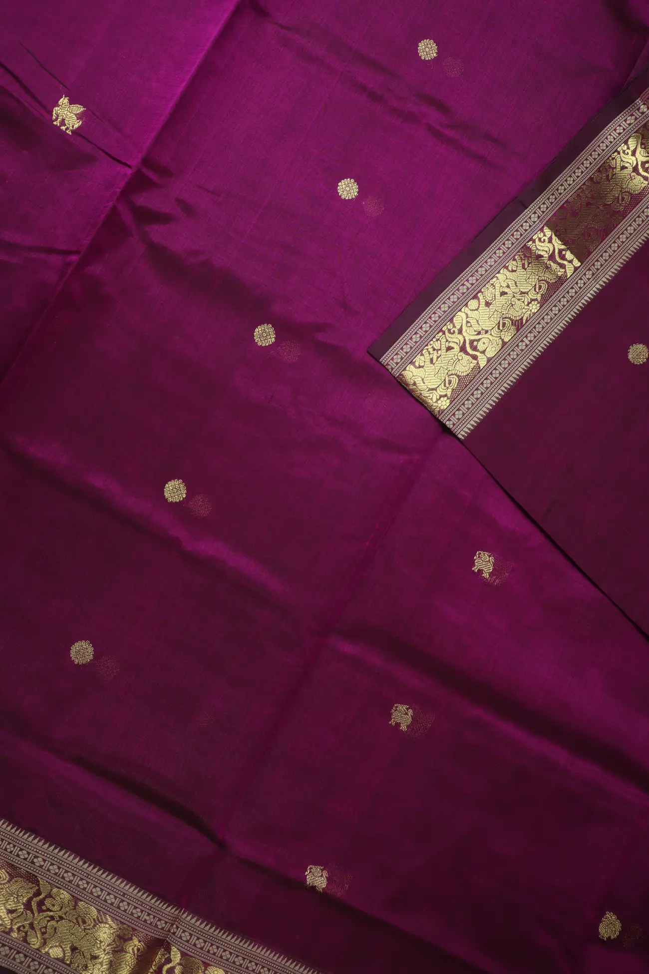 magenta-kamalam-butta-peacock-yazhi-horse-kanchi-silk-cotton-saree-sc003202-c