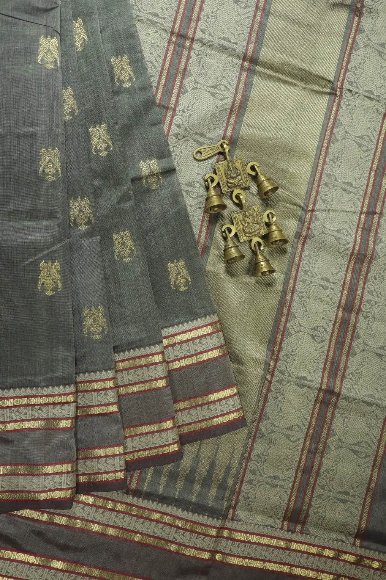 grey-rettai-pettu-parrot-kanchi-silk-cotton-saree-sc003179-a