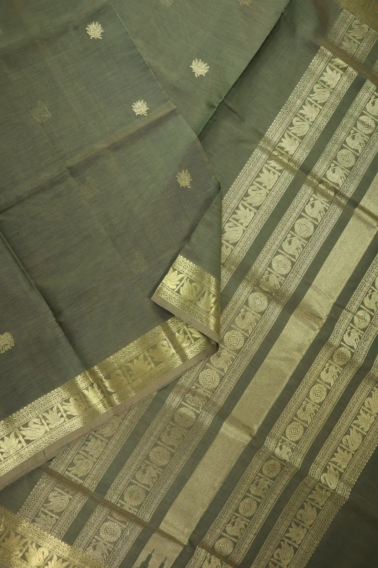 dim-gray-lotus-cow-yazhi-kanchi-silk-cotton-saree-sc003216-b