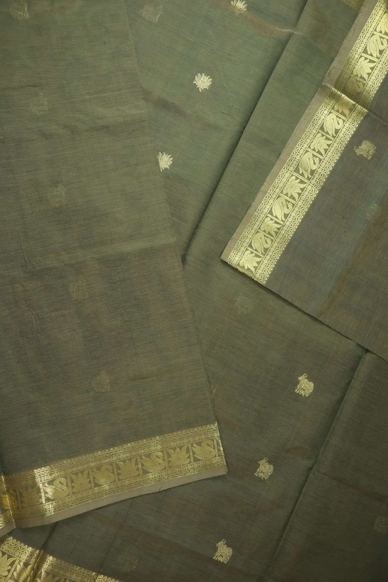 dim-gray-lotus-cow-yazhi-kanchi-silk-cotton-saree-sc003216-e