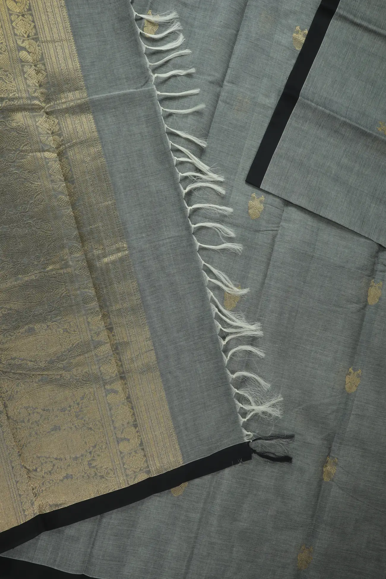 grey-iruthalai-pakshi-mango-peacock-ruthratcham-kanchi-cotton-saree-ek000008-d
