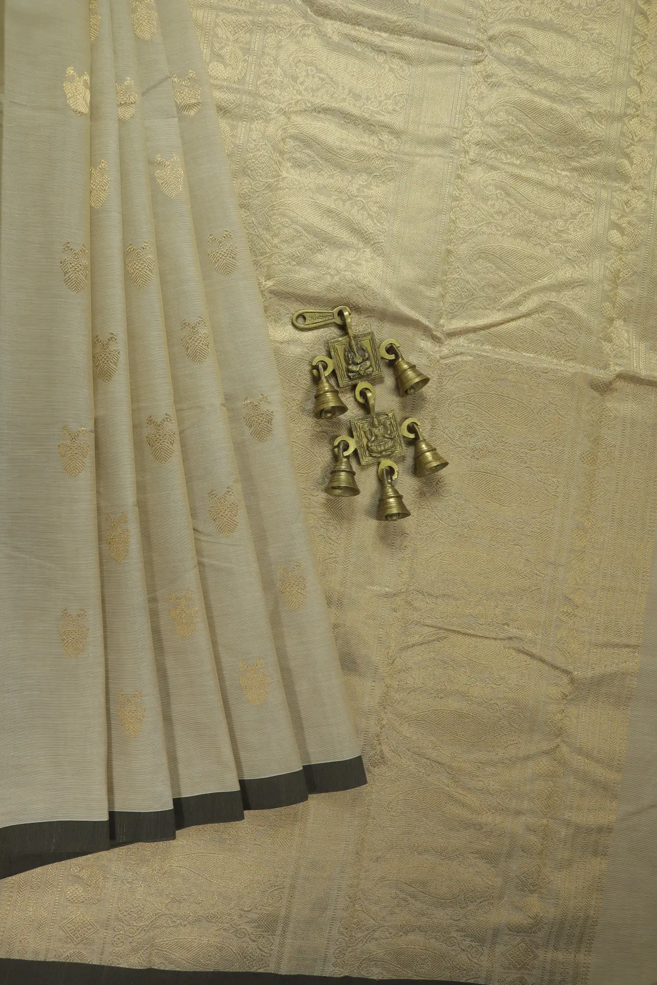 wheat-iruthalai-pakshi-mango-thalampoo-reku-peacock-kanchi-cotton-saree-ek000015-a