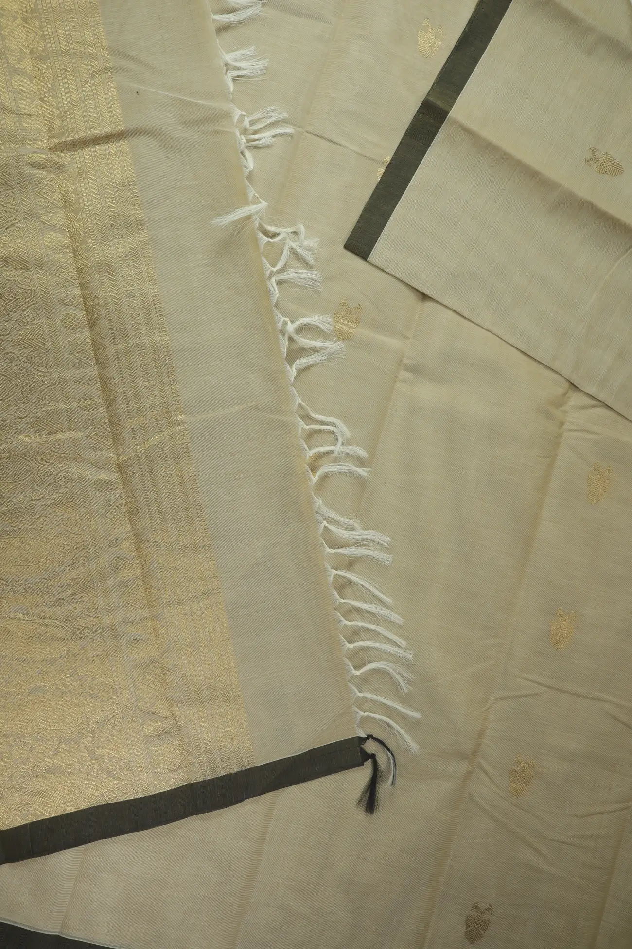 wheat-iruthalai-pakshi-mango-thalampoo-reku-peacock-kanchi-cotton-saree-ek000015-d