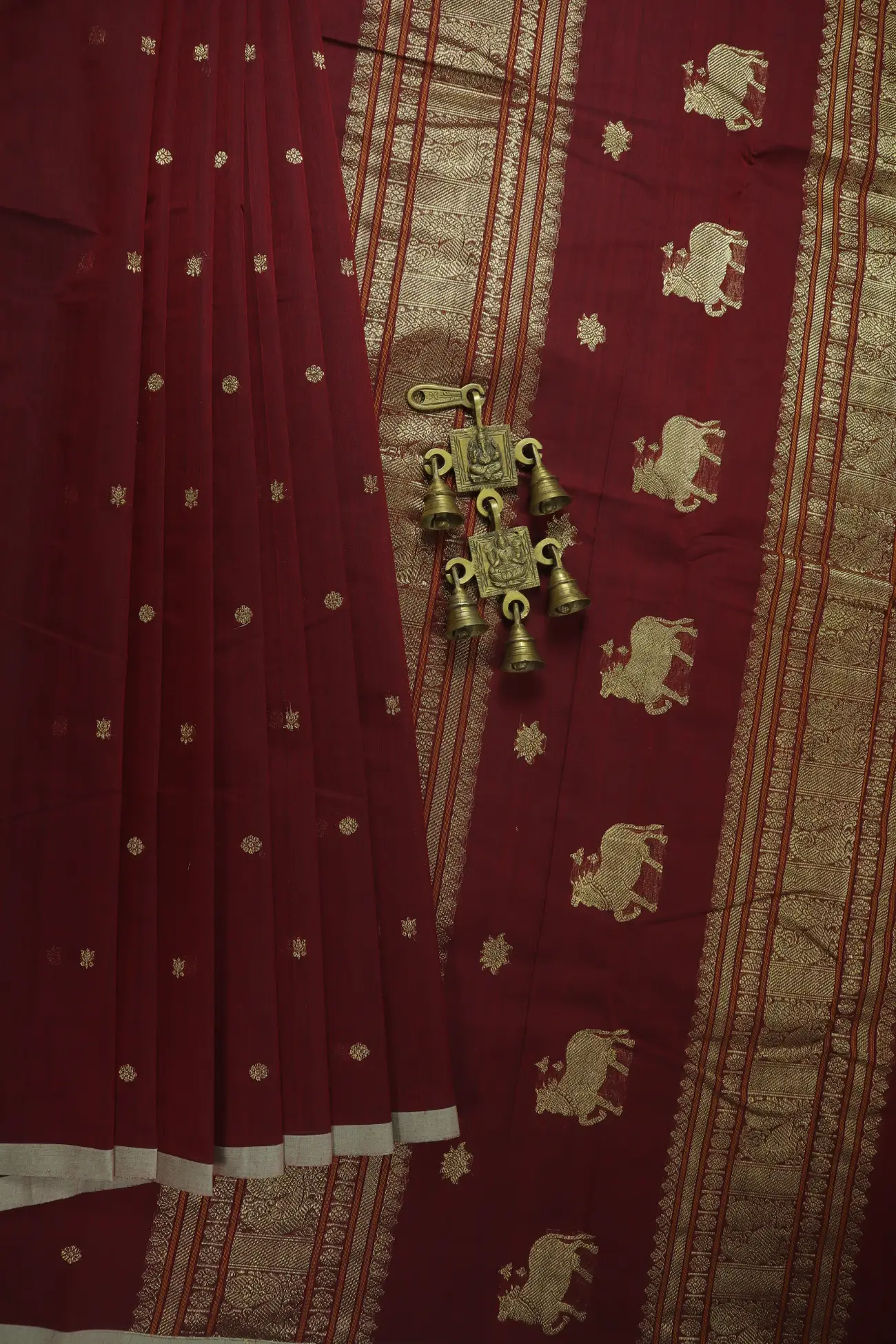 dark-maroon-lotus-kamalam-butta-peacock-ruthratcham-cow-kanchi-cotton-saree-ek000019-a