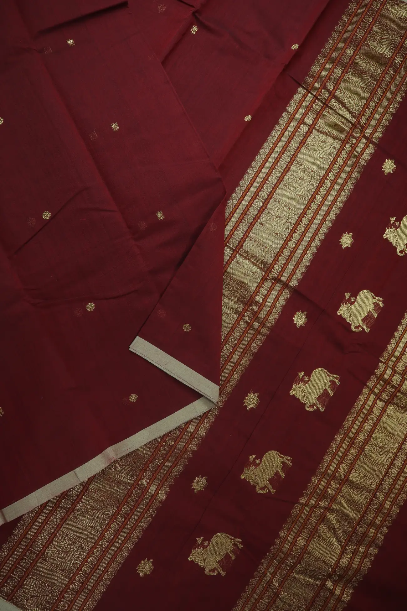 dark-maroon-lotus-kamalam-butta-peacock-ruthratcham-cow-kanchi-cotton-saree-ek000019-b
