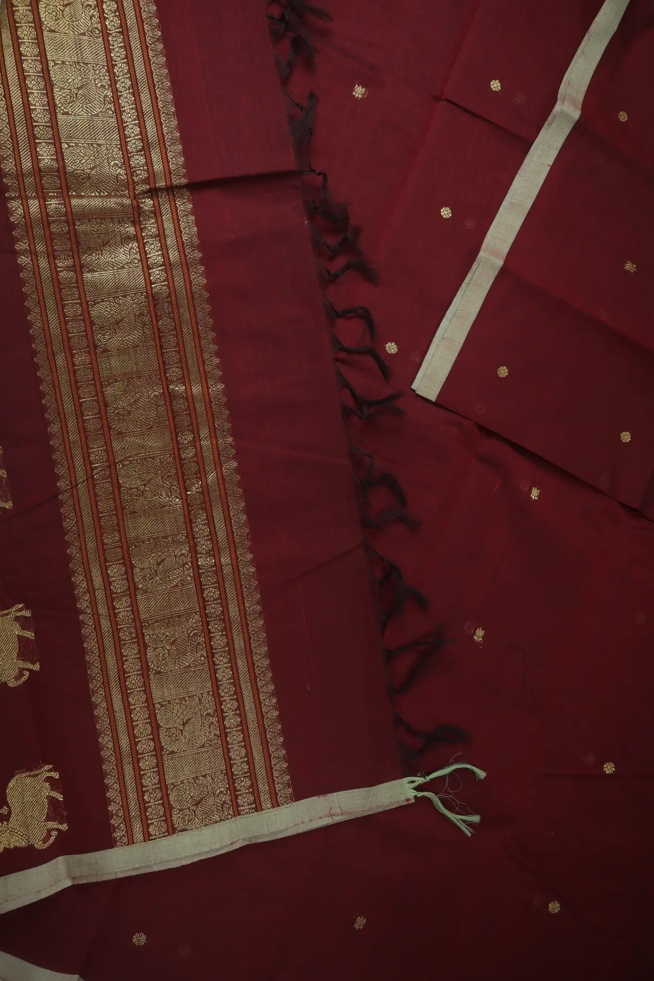 dark-maroon-lotus-kamalam-butta-peacock-ruthratcham-cow-kanchi-cotton-saree-ek000019-d