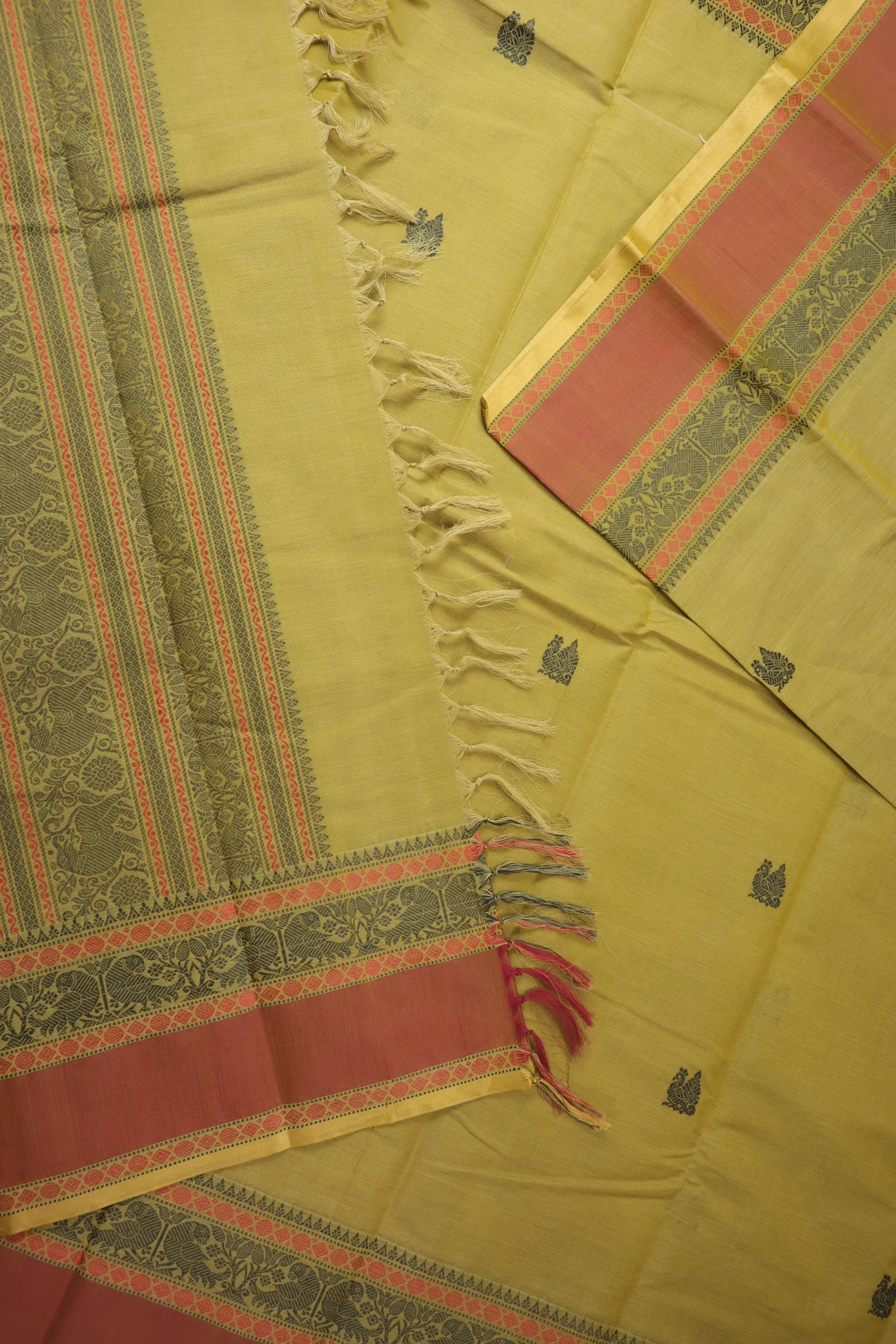 wheat-parrot-annapakshi-leaf-kanchi-cotton-saree-ek000024-d