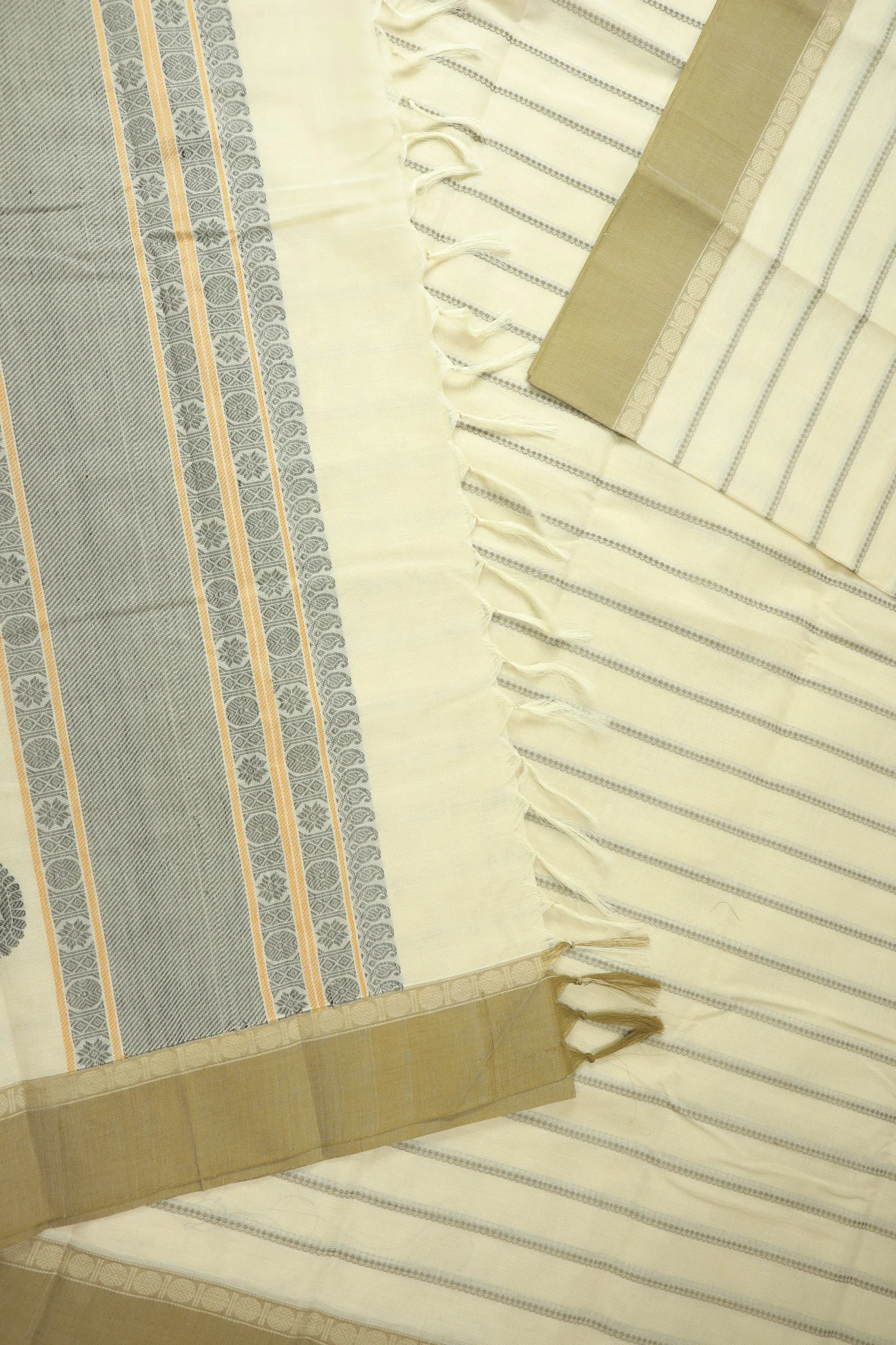 off-white-ruthratcham-veldhari-kanchi-cotton-saree-ek000030-d