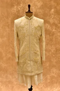 cream-mosha-velvet-mens-sherwani-with-thread-work-sw009012-a