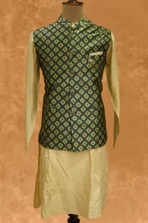 green-raw-silk-bandi-set-with-self-print-sw008817-a