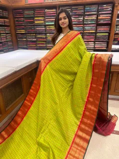 pure-gadwal-silk-saree-parrot-green-with-maroon-sw00000276-a