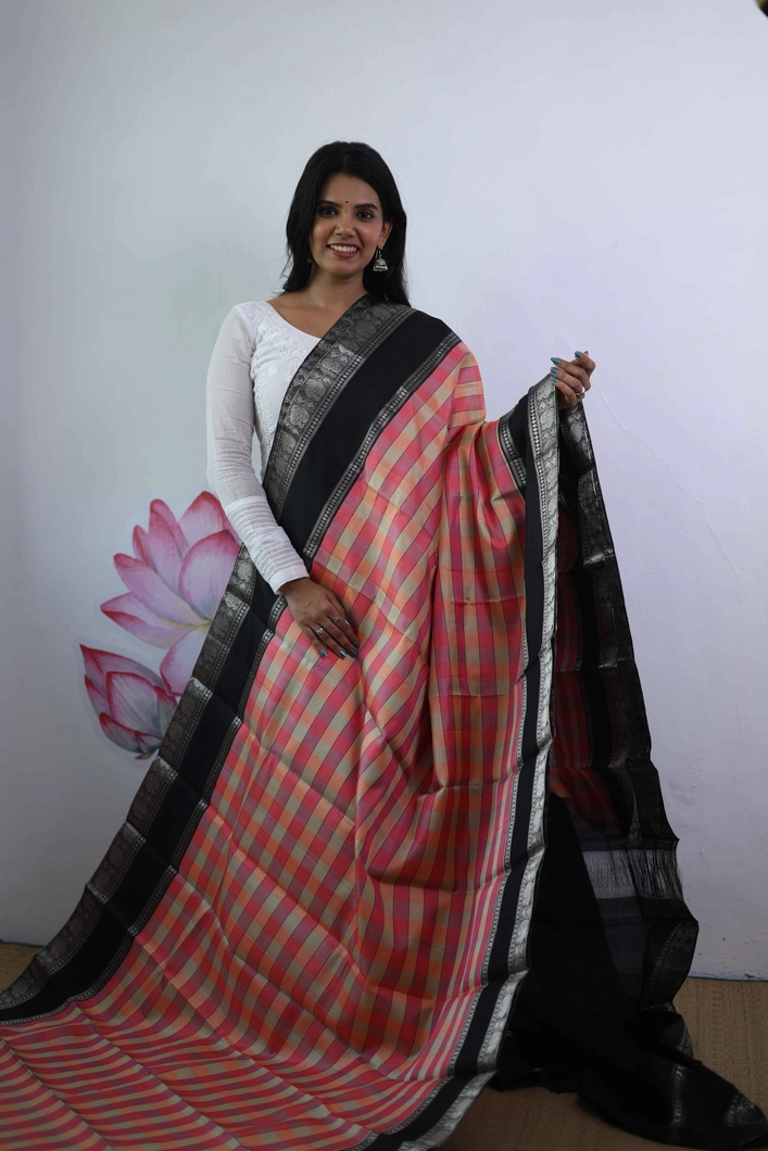 lightweight-silk-saree-in-white-and-peach-checks-with-black-rettai-pettu-border-sw00000349-a