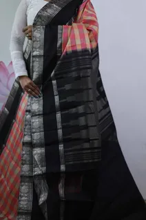 lightweight-silk-saree-in-white-and-peach-checks-with-black-rettai-pettu-border-sw00000349-c