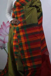 elegant-kanchi-silk-saree-in-mehandi-with-multicolor-checks-sw00000283-c