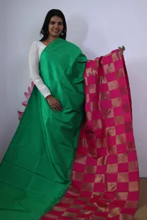 pure-zari-kanchi-silk-saree-with-green-and-pink-half-and-half-design-and-checks-pattern-sw00000367-a