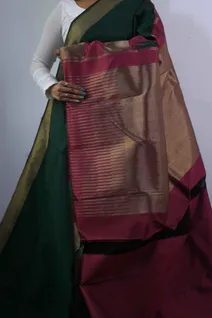 pure-zari-kanchi-silk-saree-with-bottle-green-and-magenta-checks-pattern-border-sw00000368-c