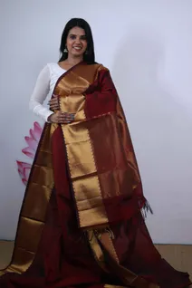 pure-handwoven-silk-cotton-saree-in-maroon-with-big-gold-getti-border-sw00000382-b