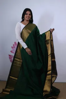 pure-handwoven-silk-cotton-saree-in-leaf-green-with-big-gold-getti-border-sw00000383-a