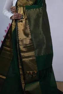 pure-handwoven-silk-cotton-saree-in-leaf-green-with-big-gold-getti-border-sw00000383-c