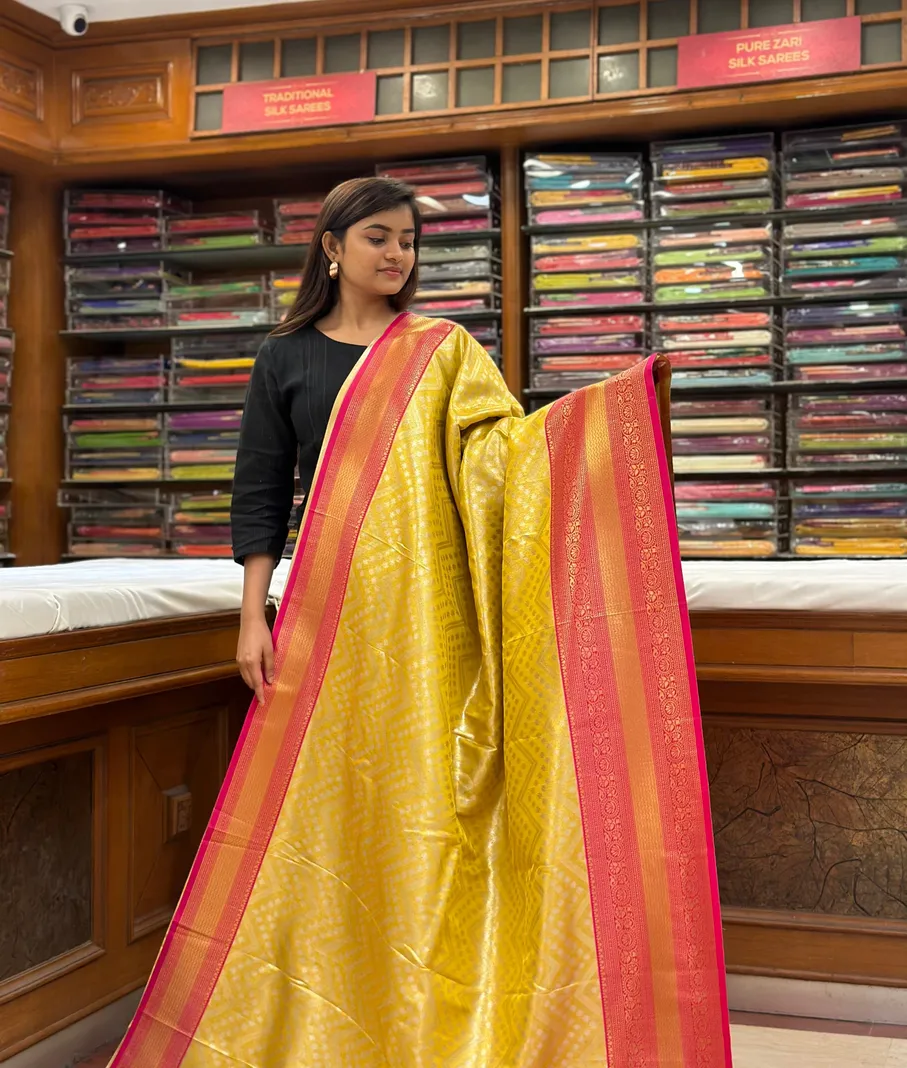 golden-and-pink-semi-silk-saree-with-zig-zag-pattern-sw00000434-a