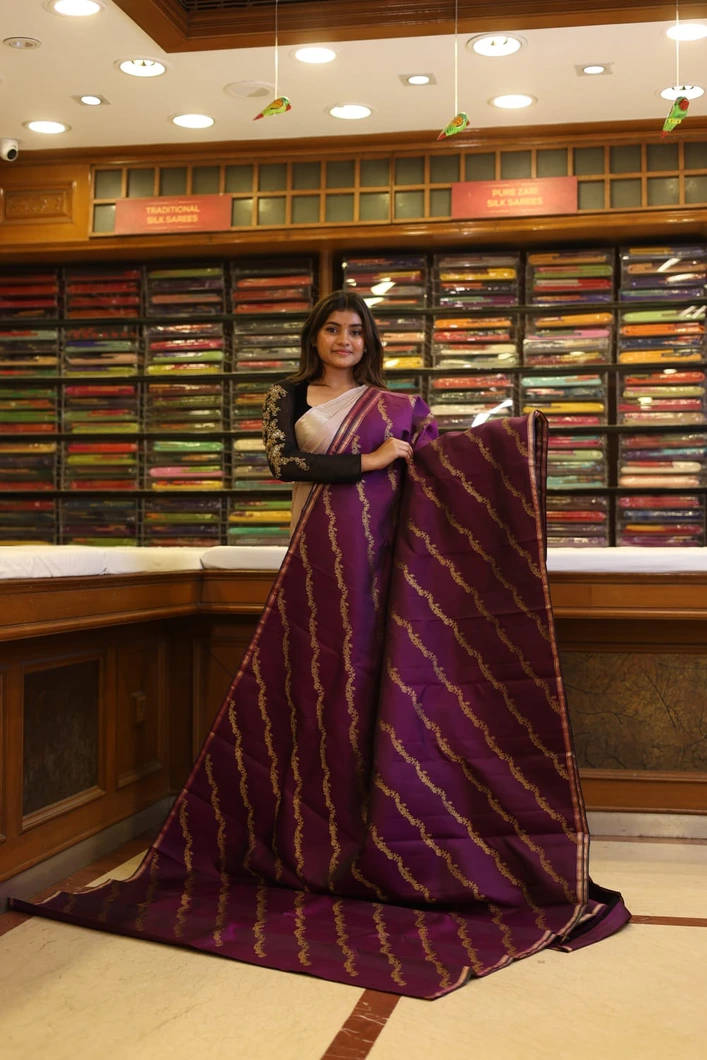 regal-purple-pure-zari-kanchi-silk-saree-with-diagonal-zari-weave-sw00000565-a
