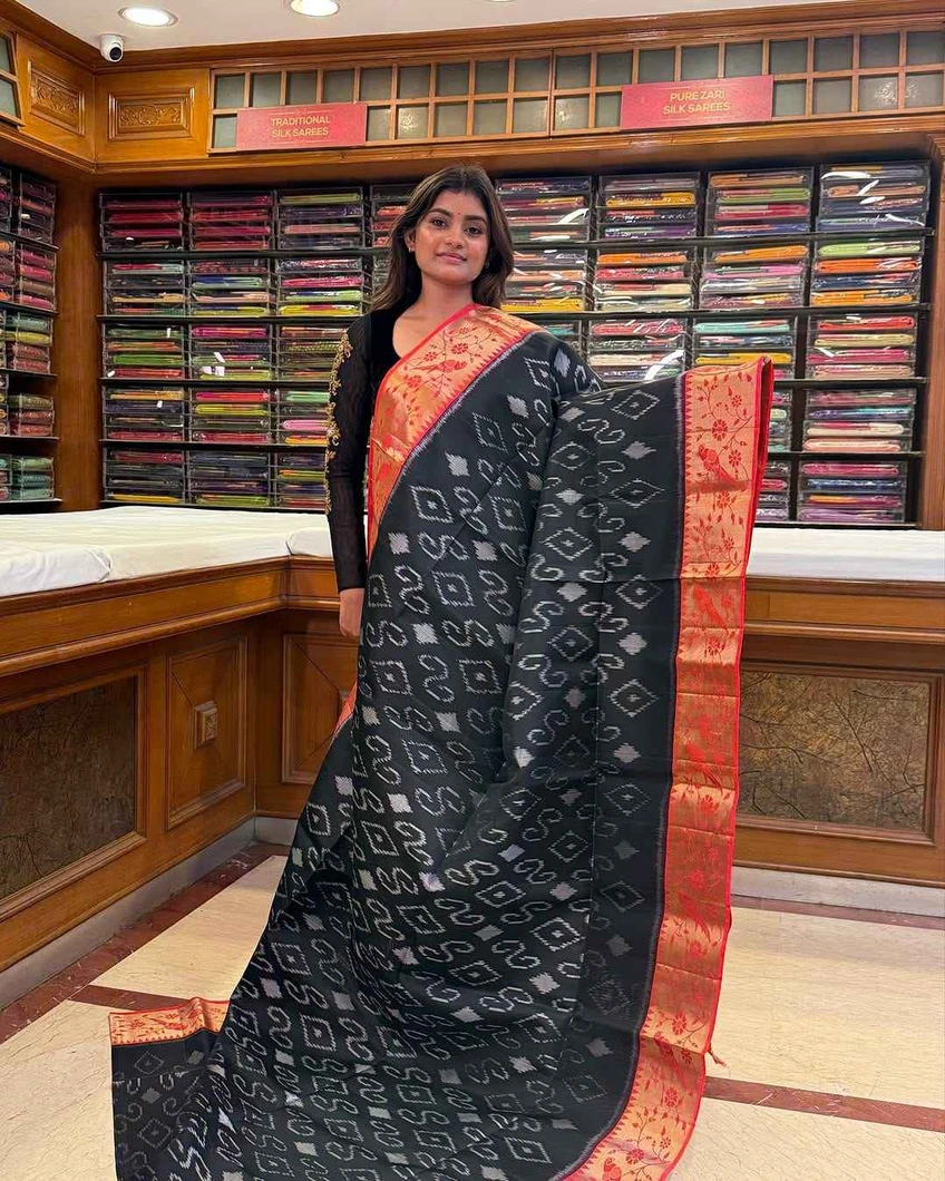 elegant-black-red-pochampally-lightweight-silk-saree-sw00000571-a