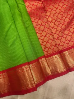 vibrant-green-pure-zari-kanchi-silk-saree-with-red-gold-temple-border-sw00000681-b