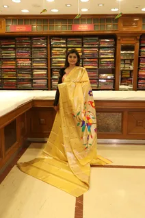 golden-tissue-silk-saree-with-parrot-motif-pallu-sw000001180-b