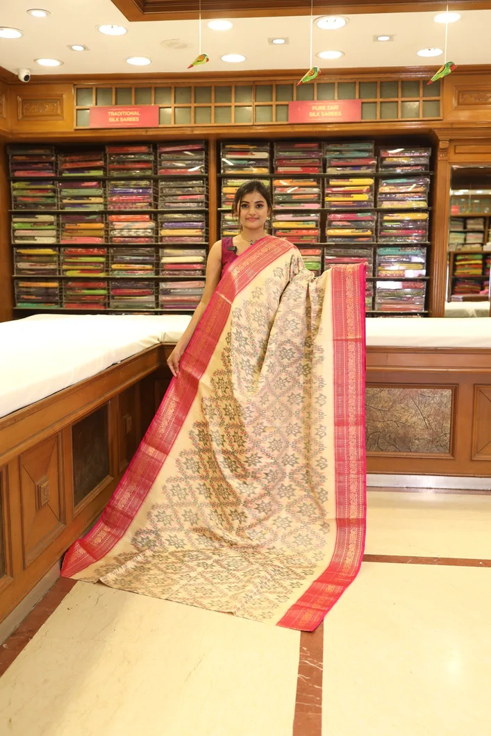 lightweight-silk-saree-in-pochampally-pattern-with-cream-and-pink-border-sw000001276-a