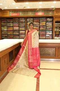 lightweight-silk-saree-in-pochampally-pattern-with-cream-and-pink-border-sw000001276-b