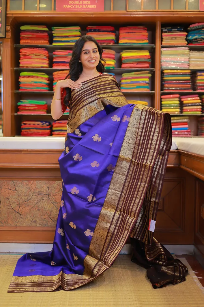 royal-blue-lightweight-silk-saree-with-coffee-brown-big-border-annam-motifs-sw000001523-a
