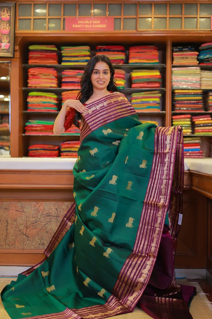 dark-green-lightweight-silk-saree-with-purple-big-border-pichwai-prints-sw000001525-a
