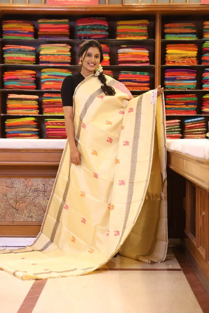 half-white-kanchi-silk-saree-with-intricate-thread-work-01728-a